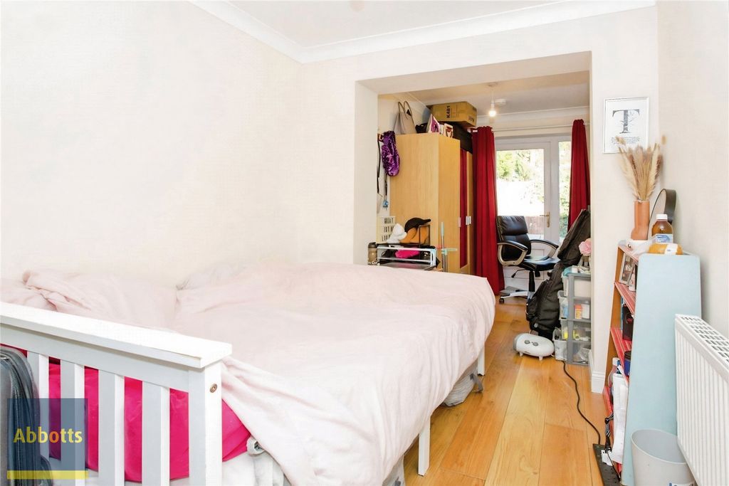 Property photo 2 of 5
