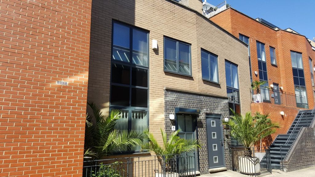 Property photo 1 of 5 13 Risborough St Office New Ext1.Jpg