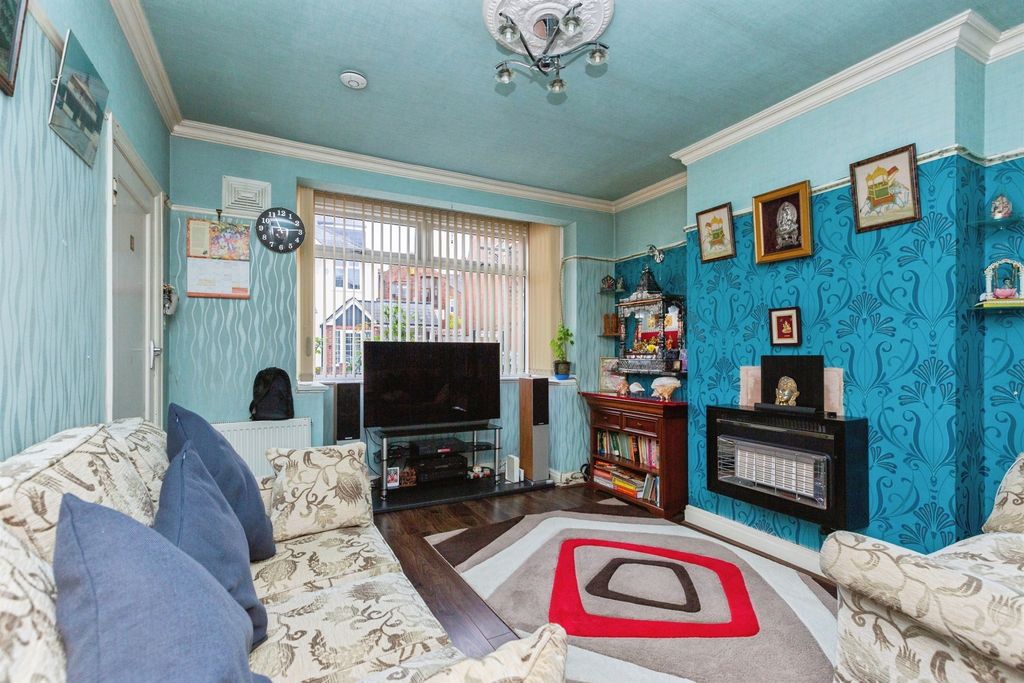 Property photo 2 of 17