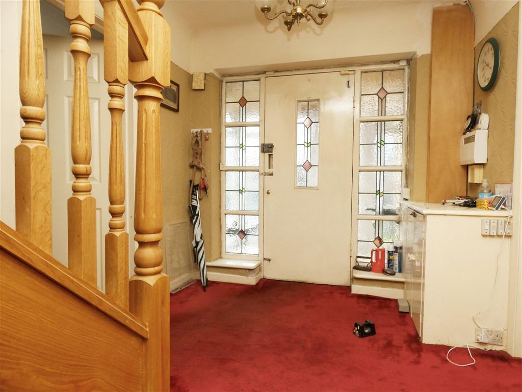 Property photo 3 of 28 Hall