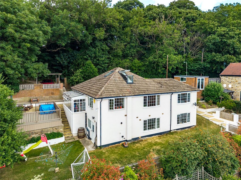 Property photo 1 of 33 Picture No. 04