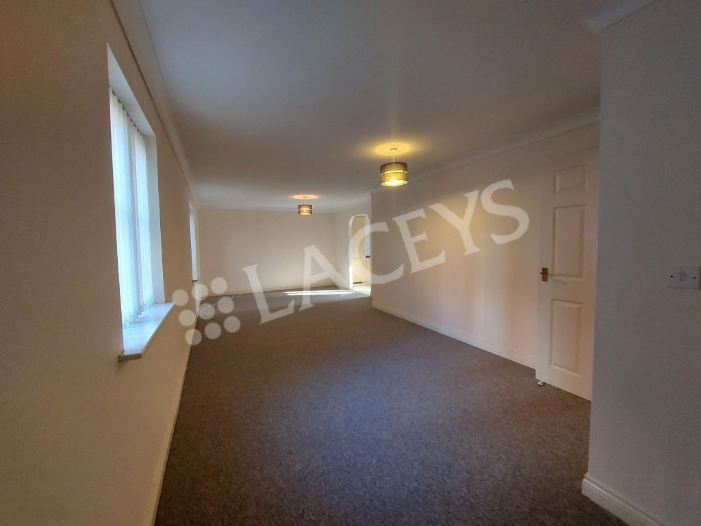 Property photo 3 of 10 Lounge