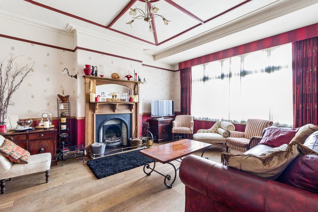 Property photo 2 of 20