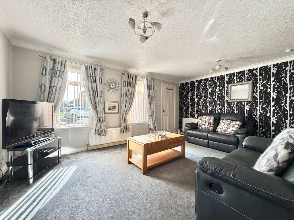 Property photo 3 of 32