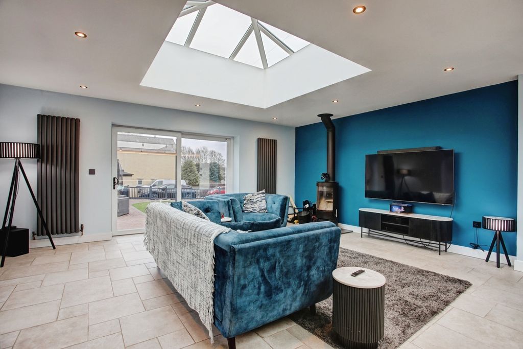 Property photo 3 of 24 Pbox-Img.Jpg