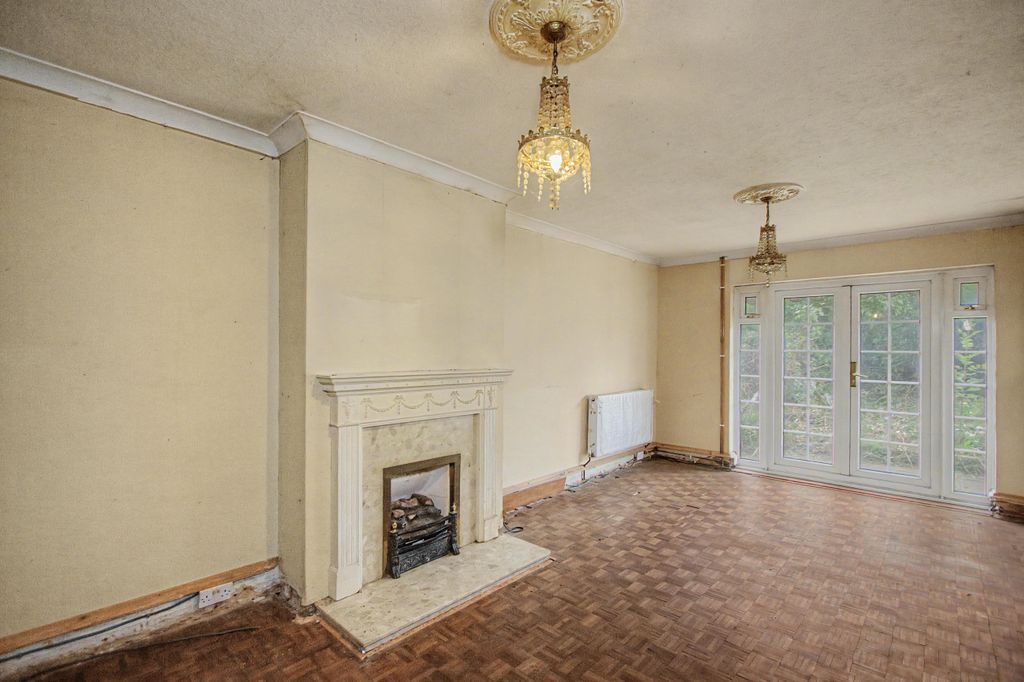 Property photo 3 of 18 28 Saint Kilda's Road, Brentwood CM15 9Ex