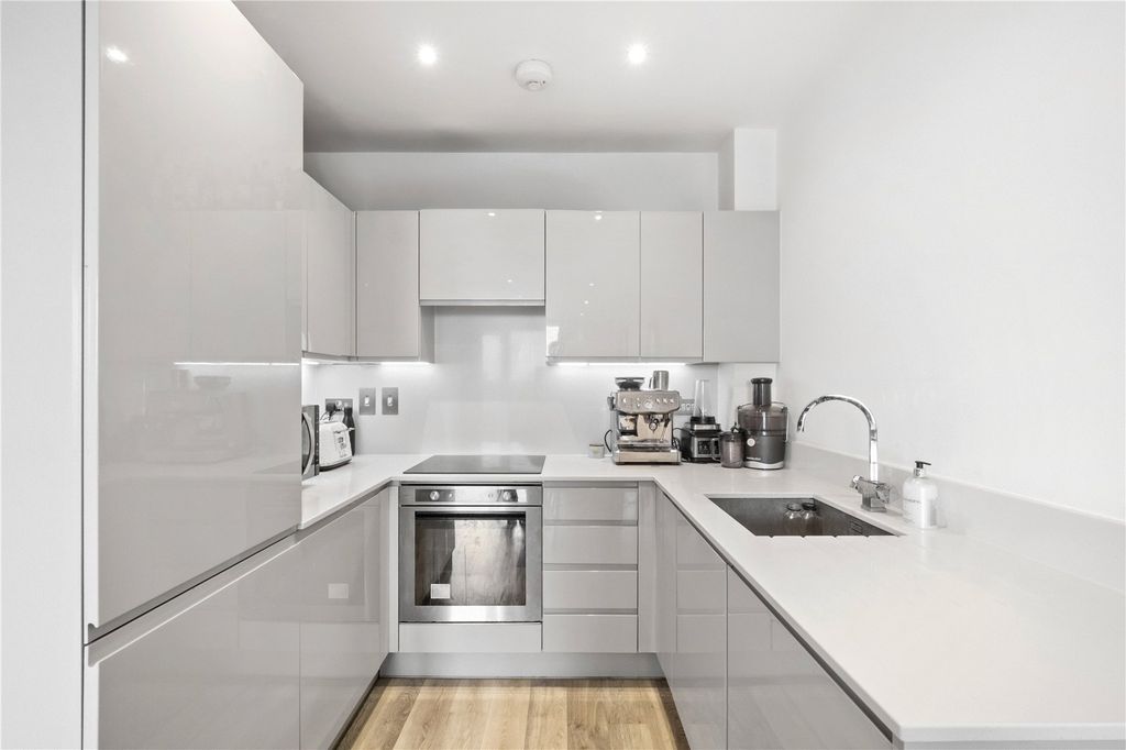 Property photo 3 of 12 Kitchen