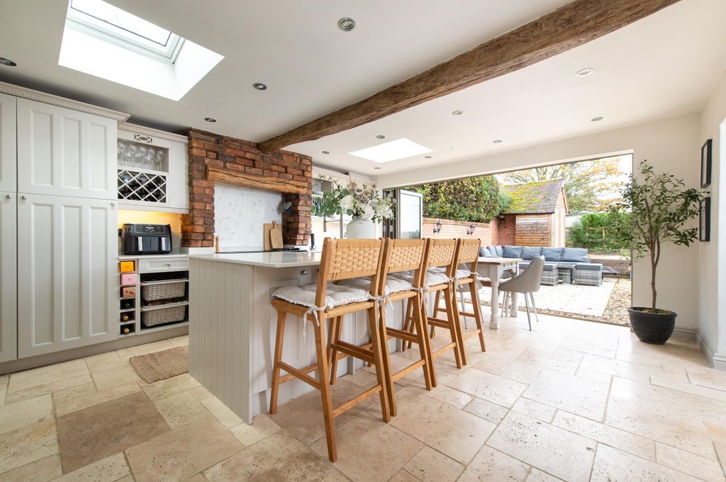 Property photo 2 of 24 Image