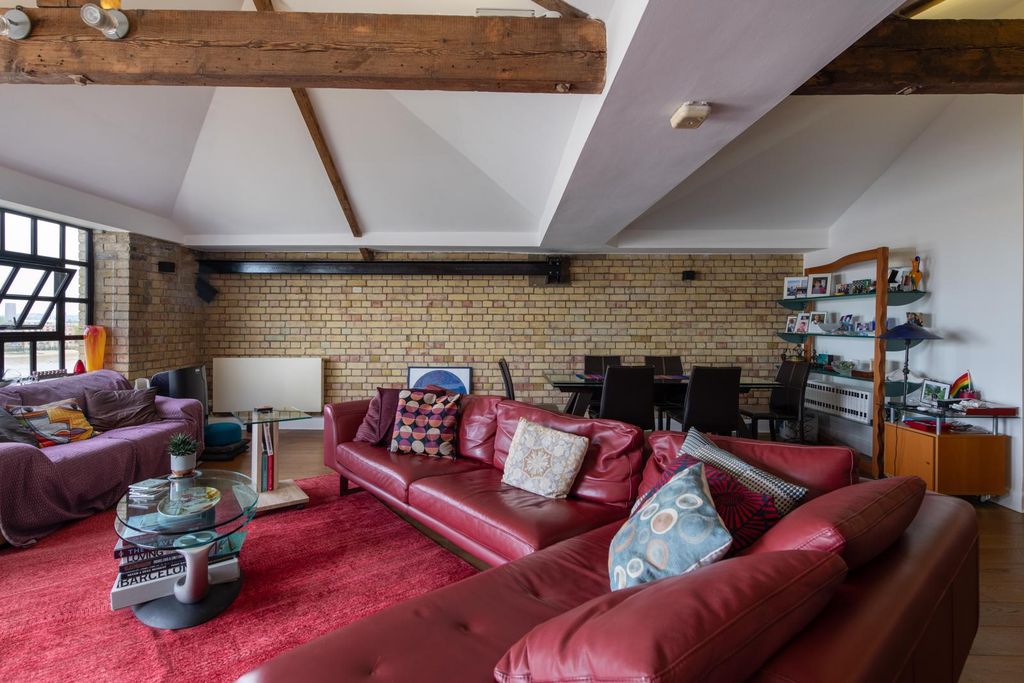 Property photo 3 of 11