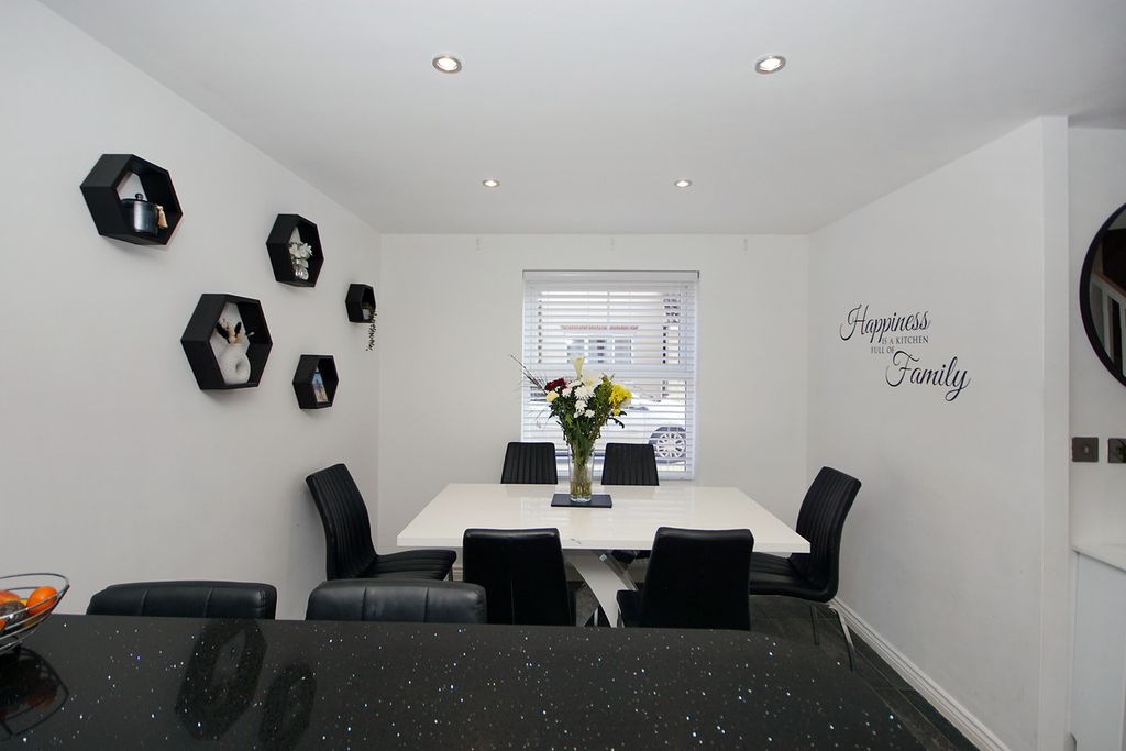 Property photo 3 of 28