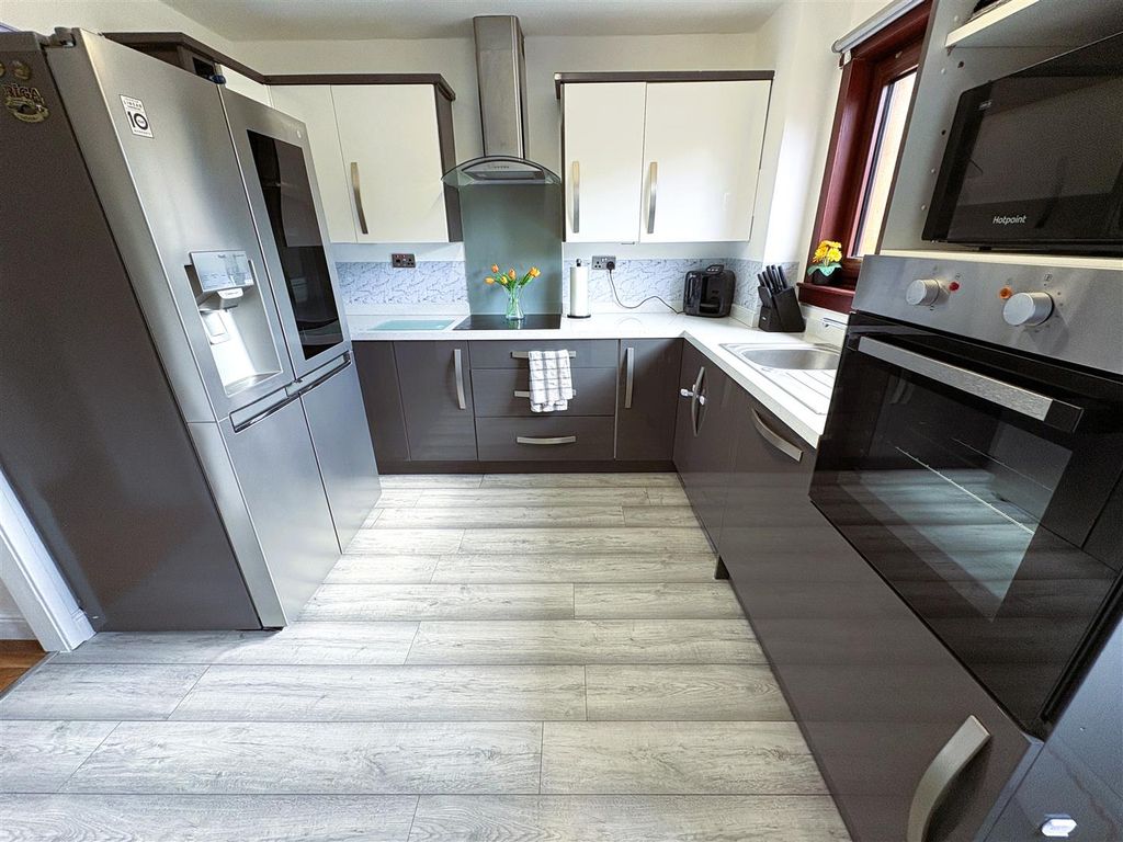 Property photo 2 of 17 Kitchen