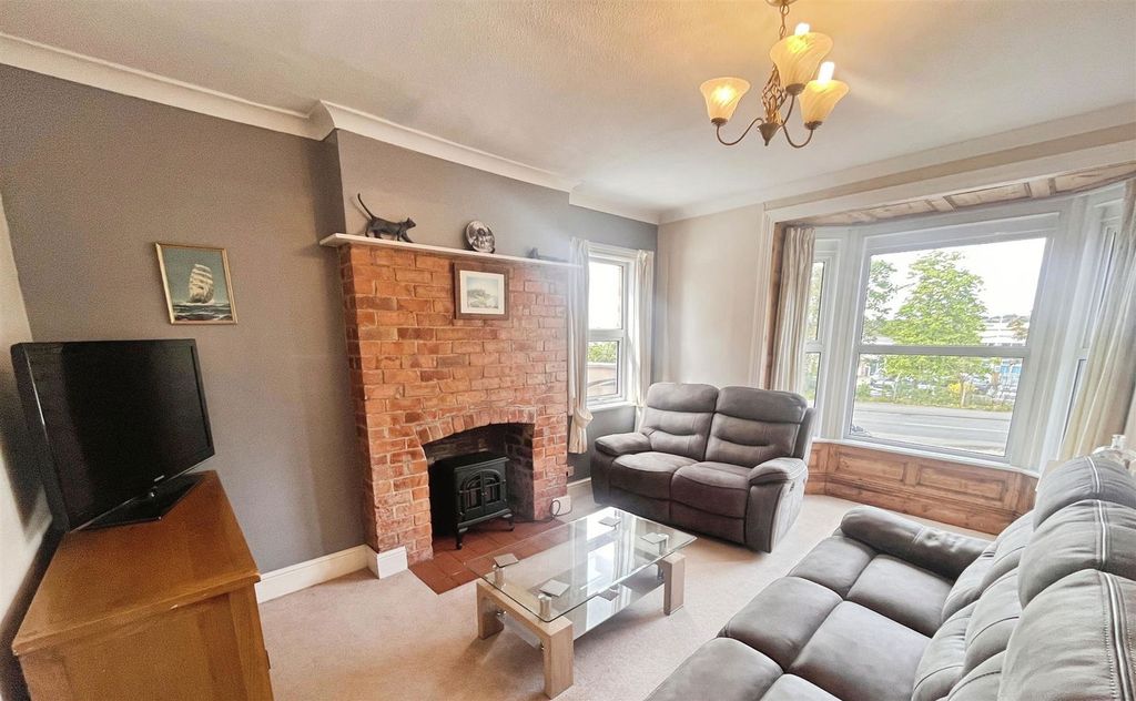Property photo 2 of 26