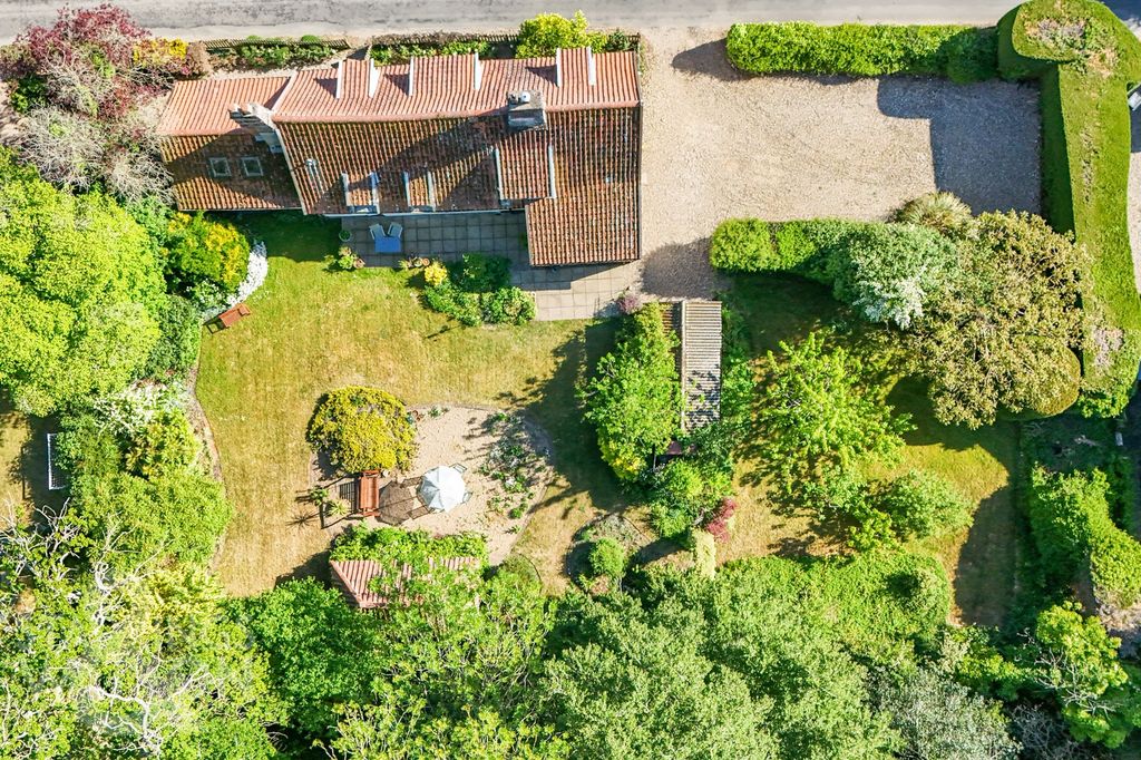 Property photo 2 of 32