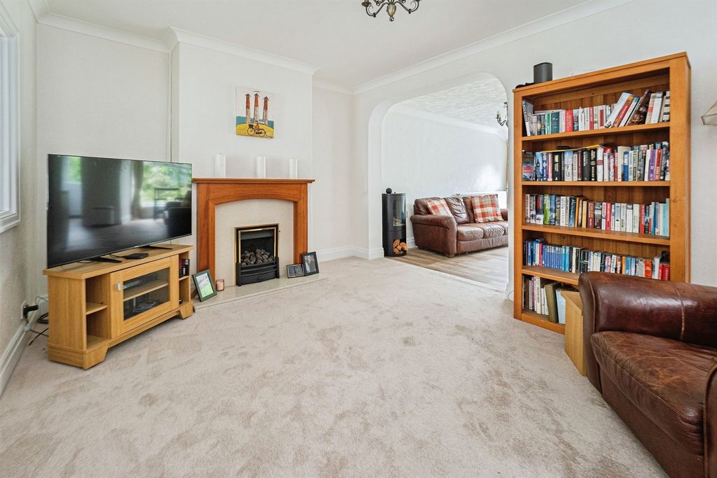 Property photo 3 of 16