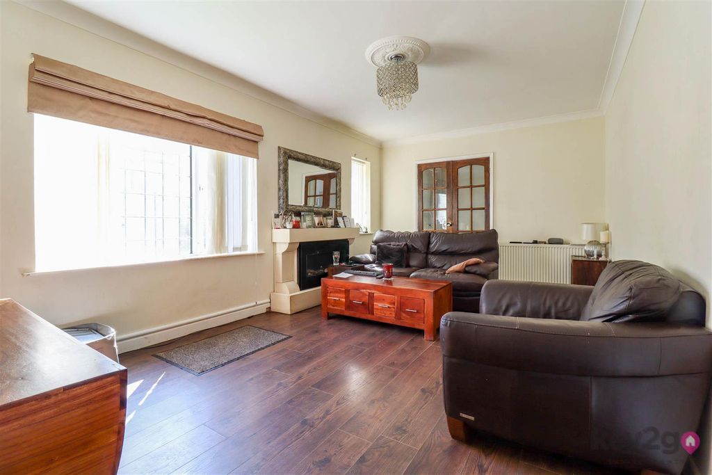 Property photo 2 of 21 1 Shipman Court.Jpg