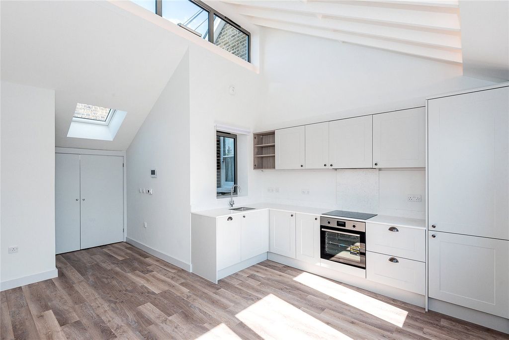 Property photo 2 of 12 Picture No. 18