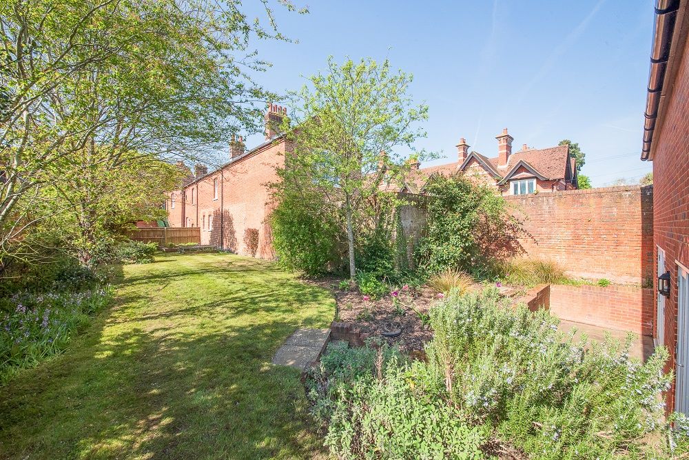 Property photo 2 of 34