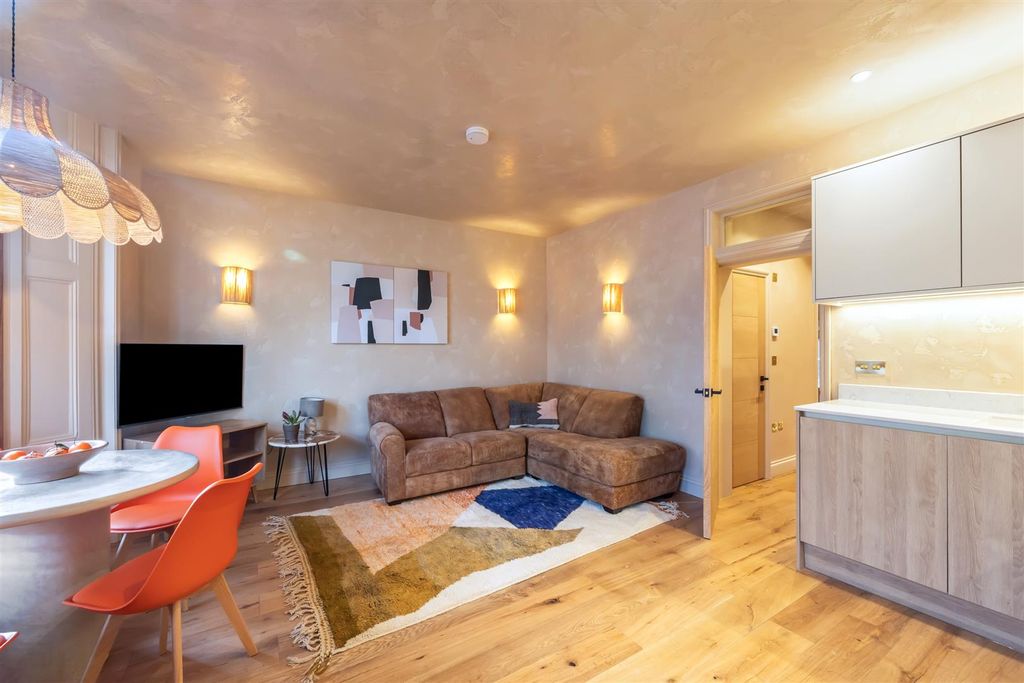 Property photo 1 of 25 First Floor Flat-009.Jpg