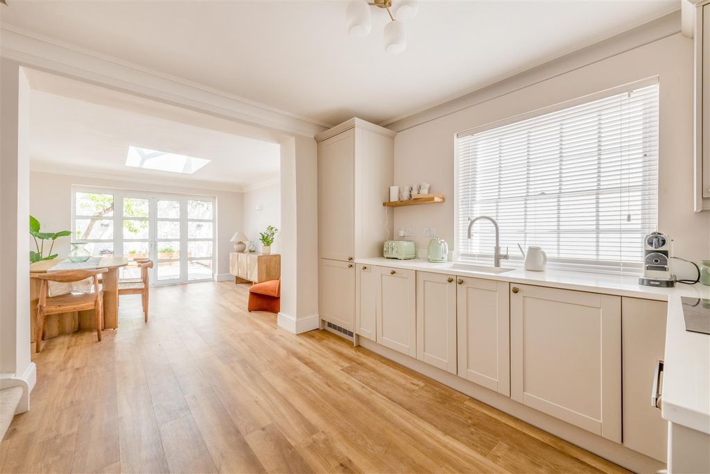 Property photo 2 of 26 9 Camden Terrace-2.Jpg