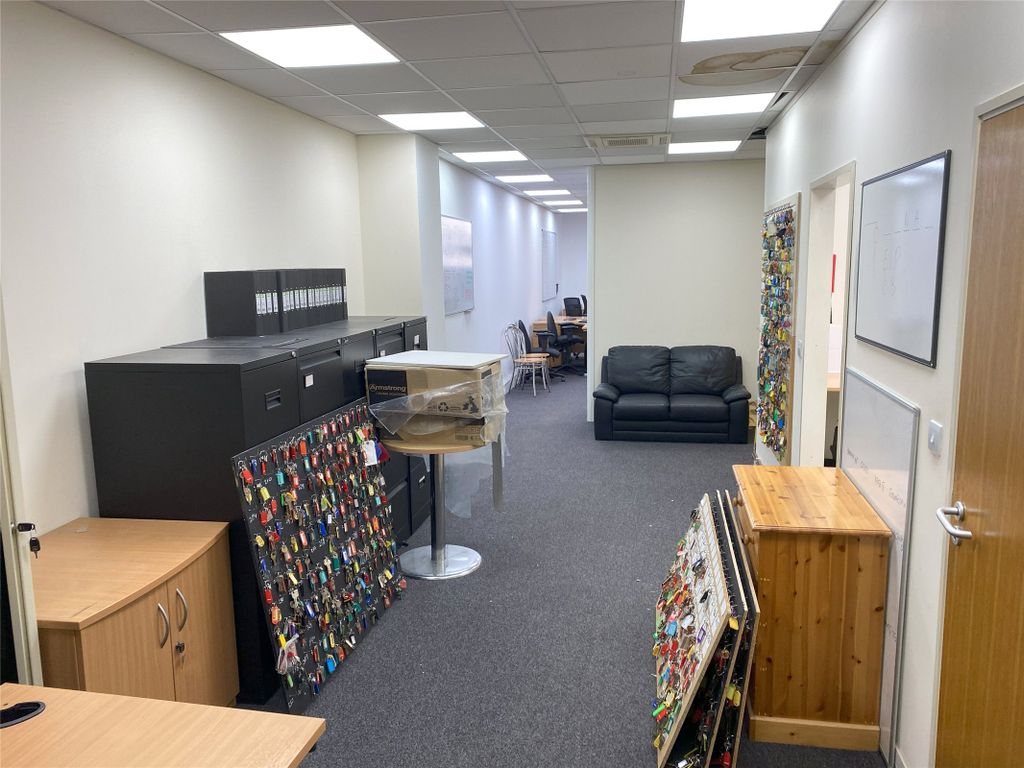 Property photo 3 of 6 Picture No. 05