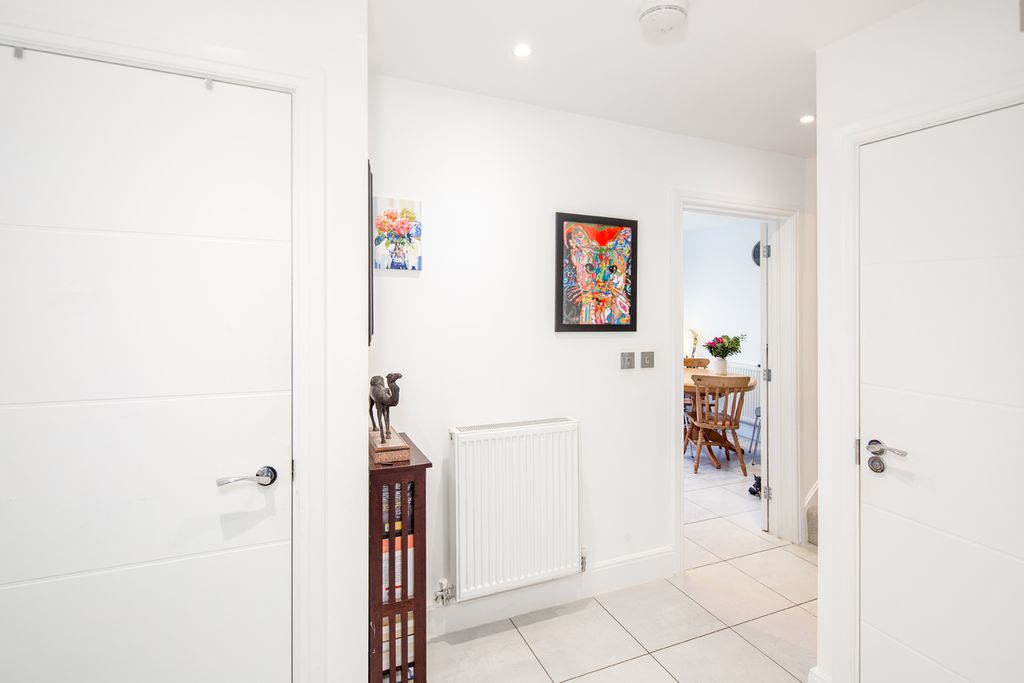 Property photo 3 of 22 Entrance Hall