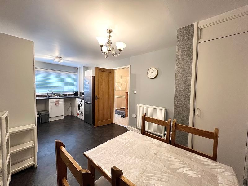 Property photo 3 of 7 Photo 5