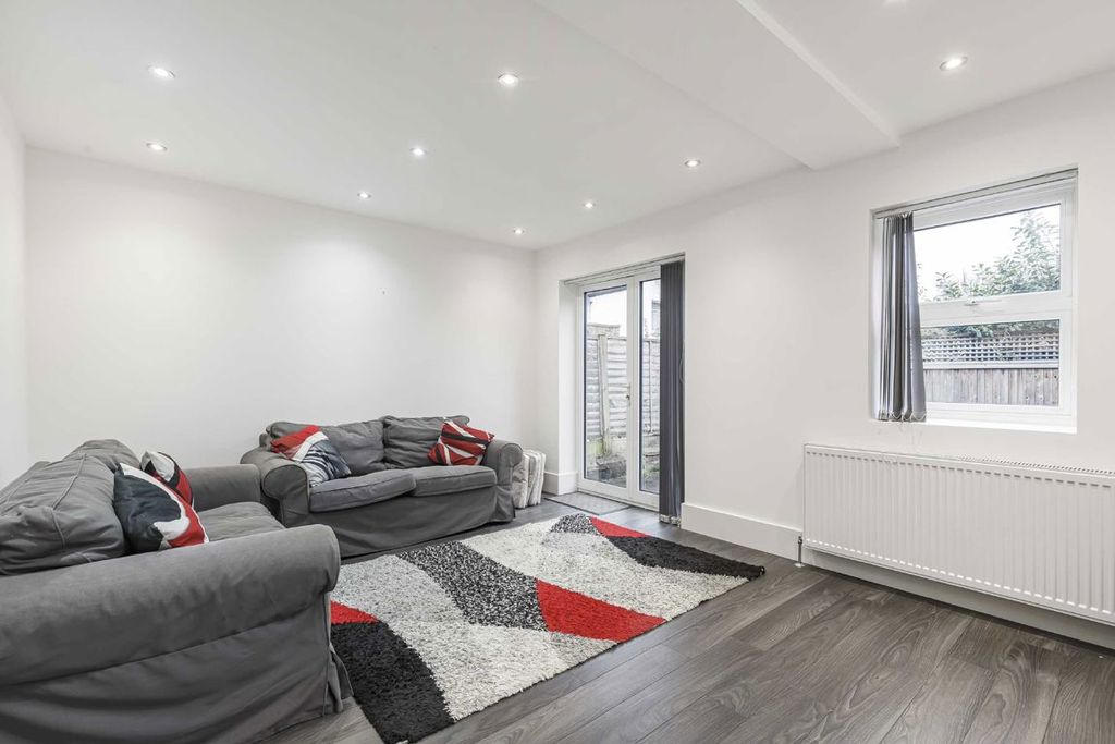 Property photo 2 of 8