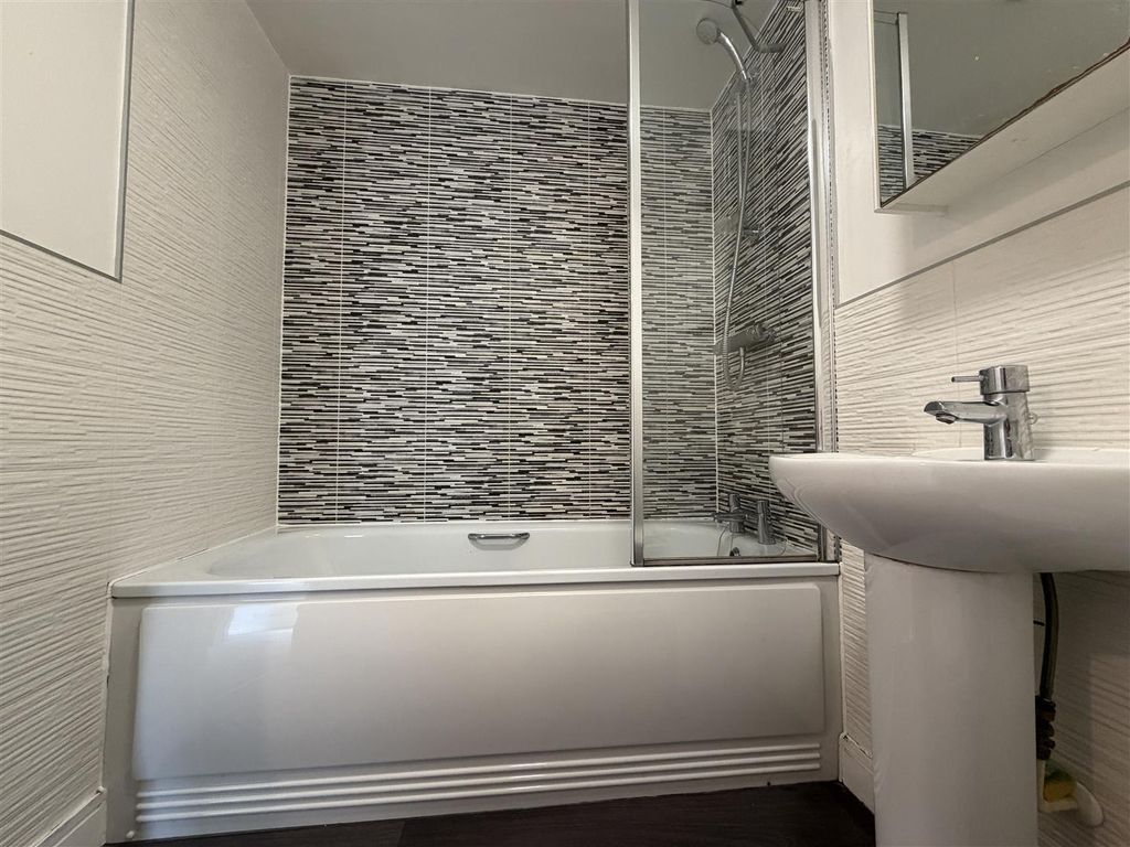 Additional image 11 of 2 bed flat to rentBrunton Road, Pool, Redruth TR15