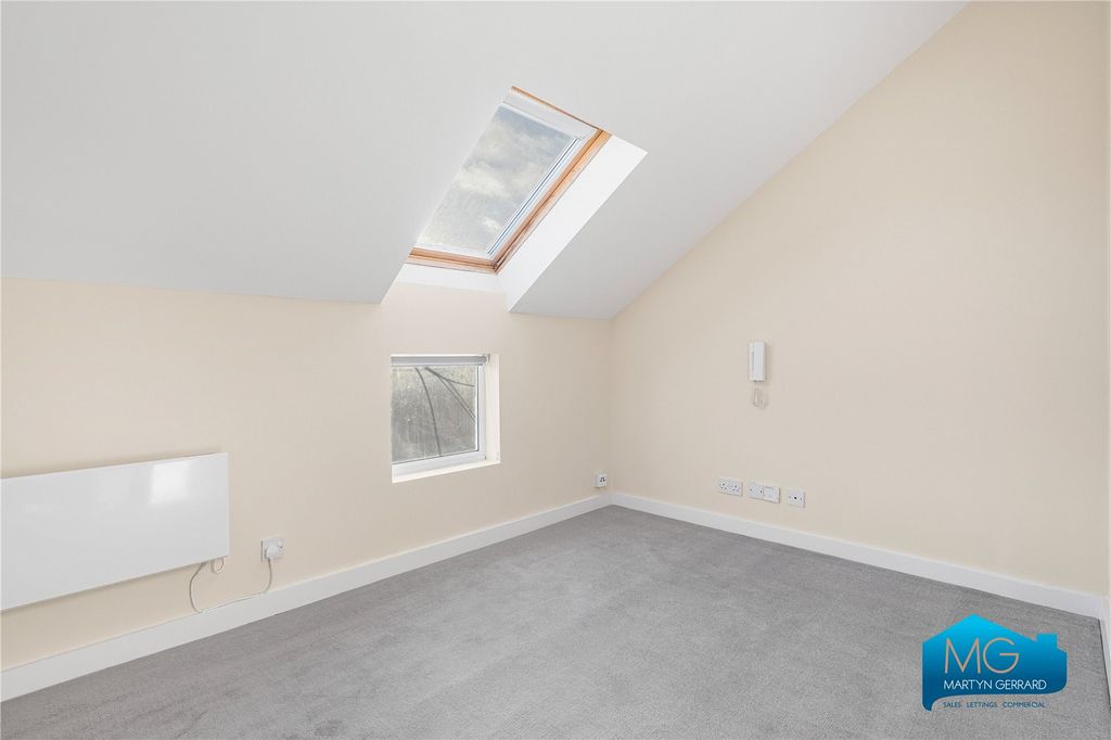 Property photo 3 of 9 Picture No. 41