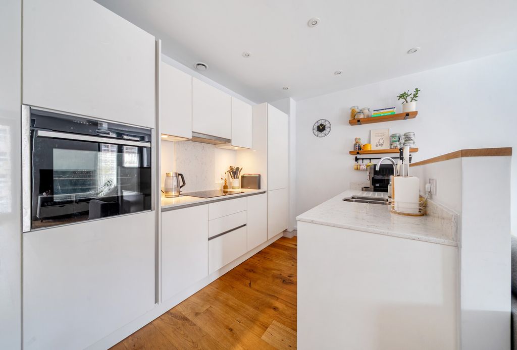 Property photo 2 of 16 1417347-7-699d913...