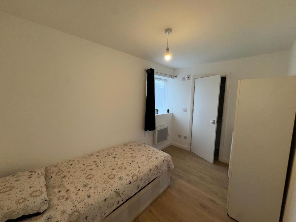 Property photo 3 of 9 Smalllrooom4.Jpg