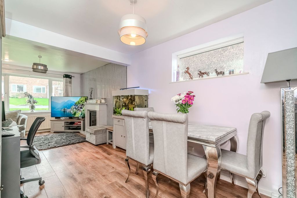 Property photo 3 of 34