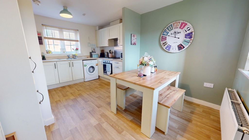 Property photo 2 of 25 3966325
