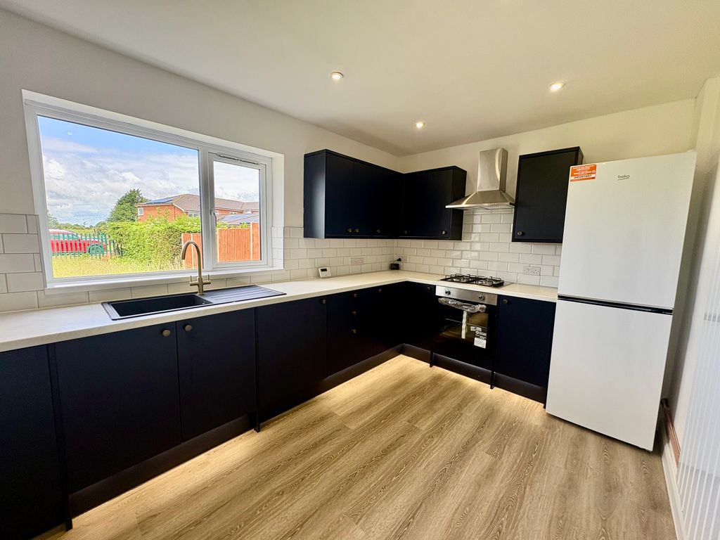 Property photo 1 of 7 Kitchen