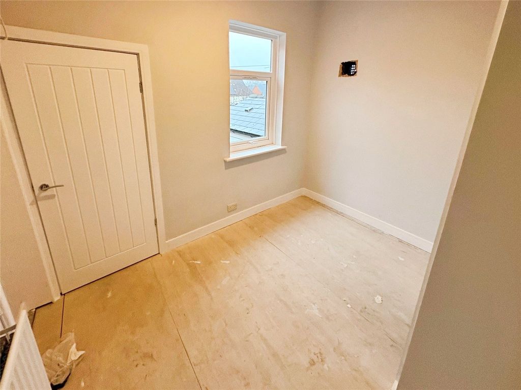 Property photo 3 of 6 Bedroom