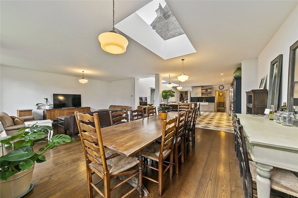 Additional image 15 of 6 bed semi-detached house for saleUxbridge Road, Hampton TW12