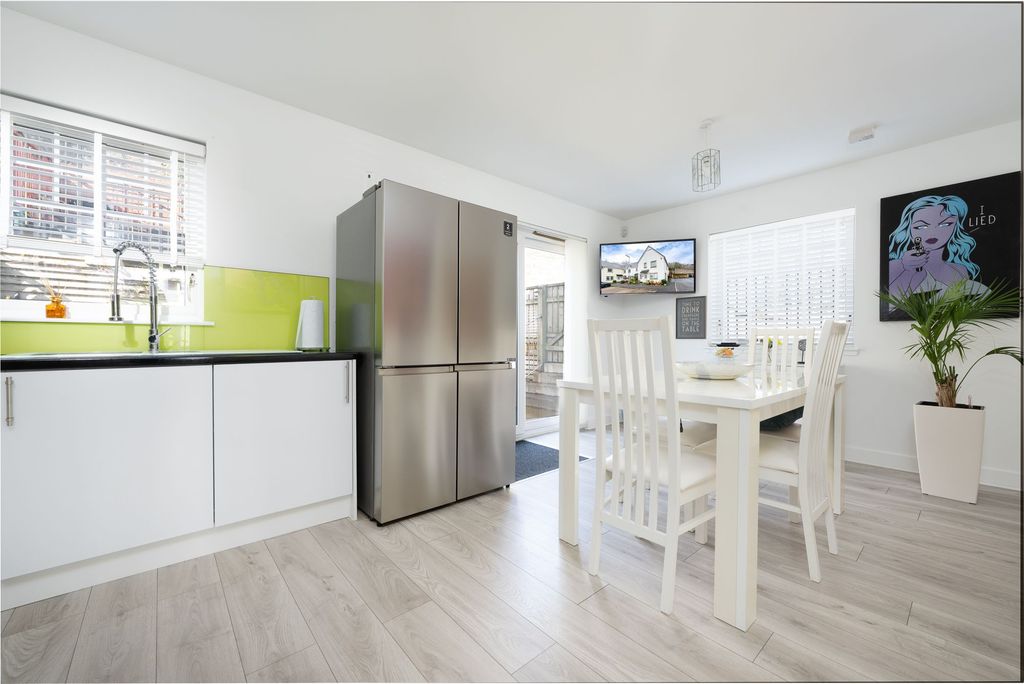 Property photo 3 of 26