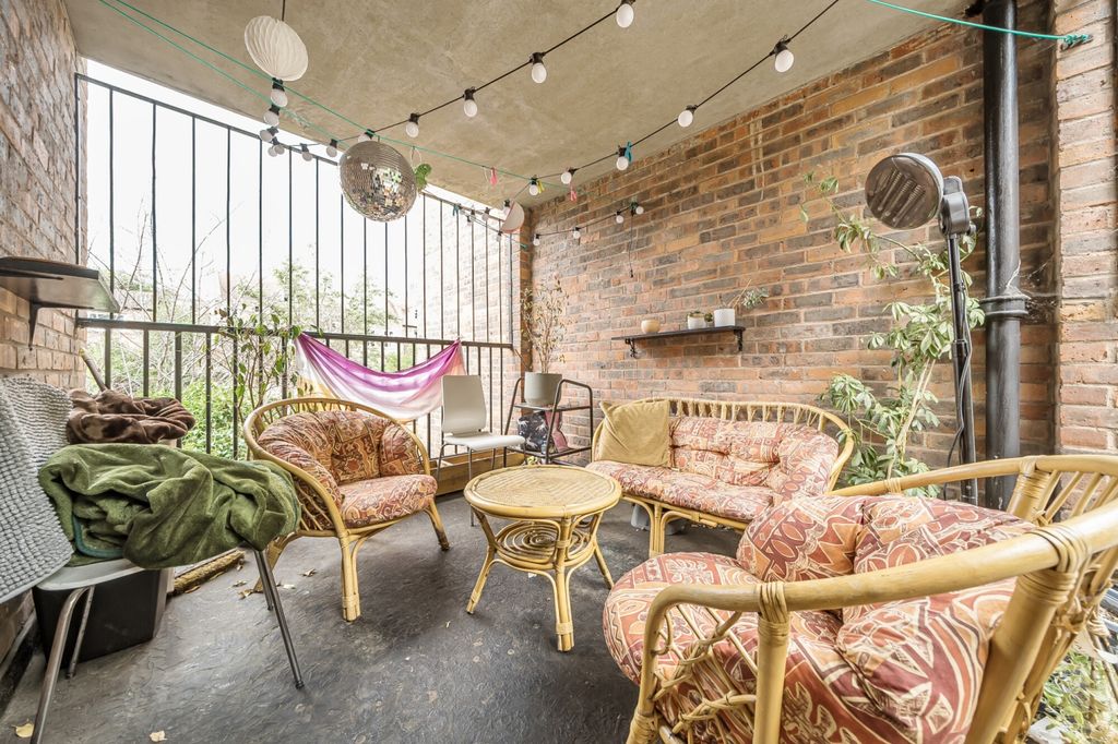 Property photo 3 of 15 Balcony