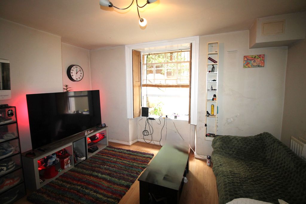 Property photo 2 of 8 Living Room