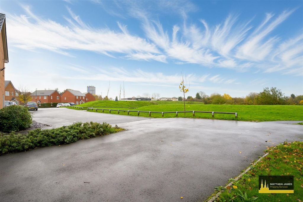 Property photo 2 of 16 Approach / Driveway