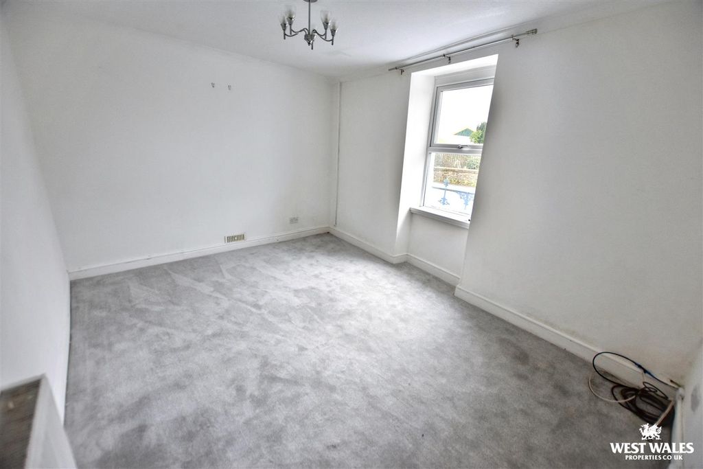 Property photo 3 of 13 4 (3).Jpg