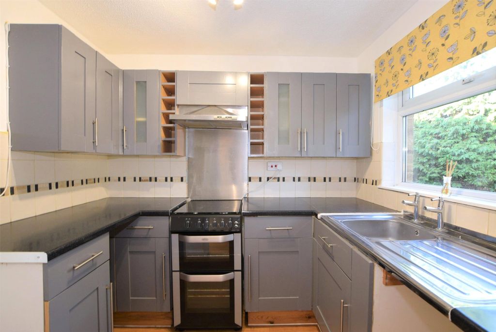 Property photo 3 of 7 Kitchen
