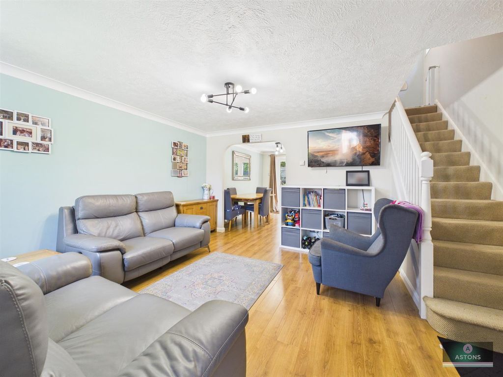 Property photo 2 of 18 Lounge