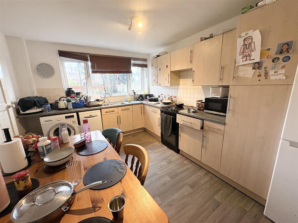 Property photo 3 of 13 Kitchen