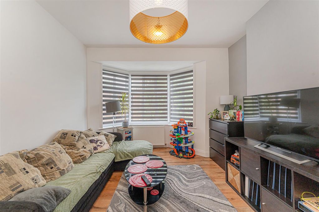 Property photo 3 of 18