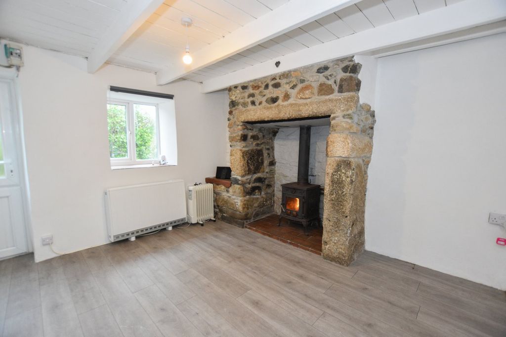 Property photo 3 of 14 Lounge