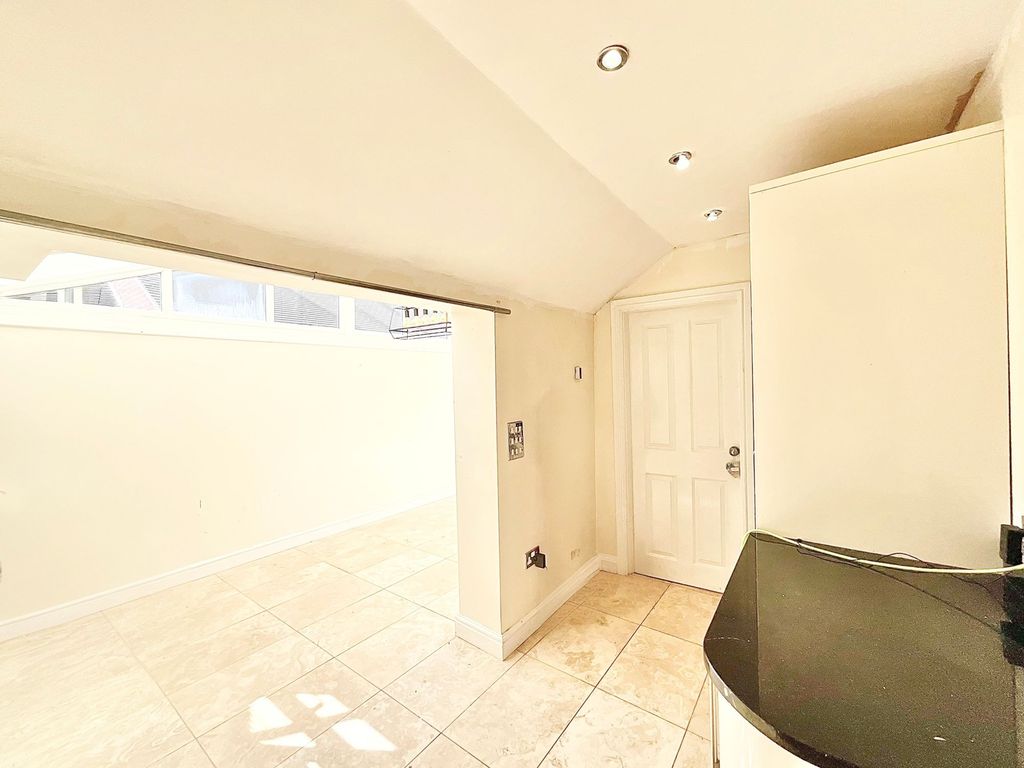 Property photo 3 of 26