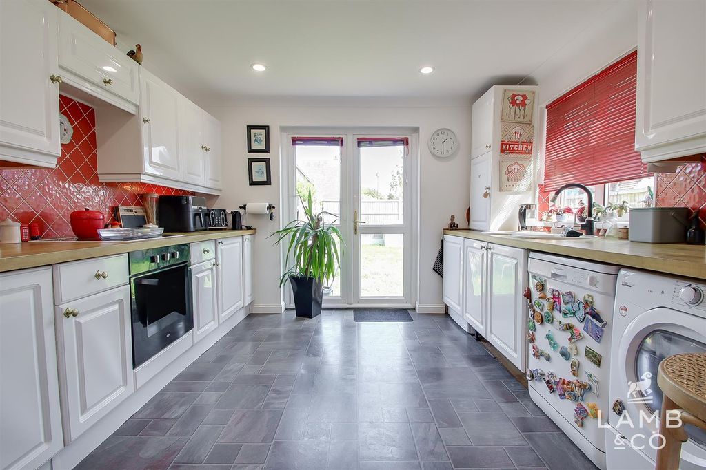 Property photo 3 of 14 Kitchen