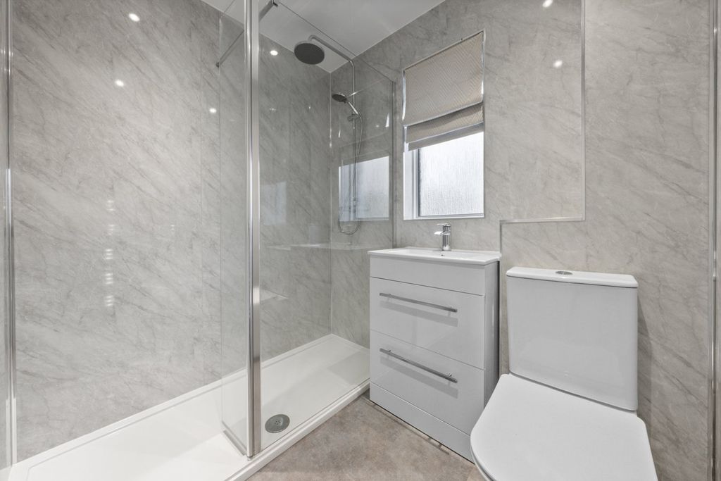 Property photo 2 of 30