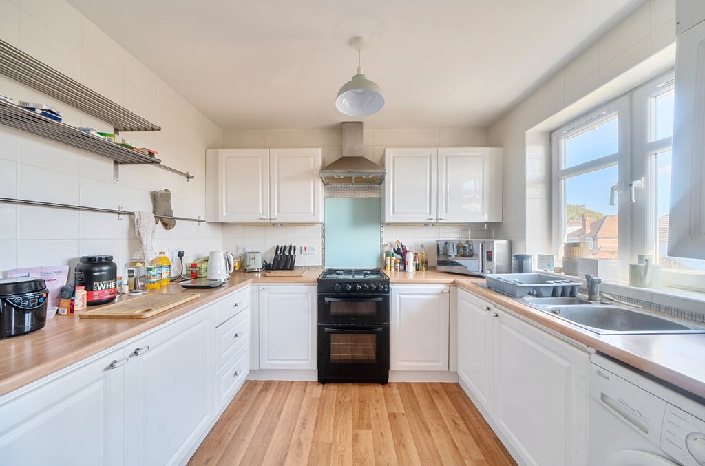 Property photo 3 of 13 1431707-16-69Cee8...